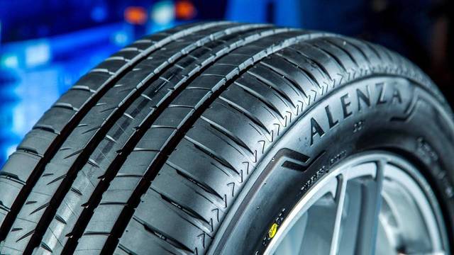 Bridgestone ALENZA 001 (2)